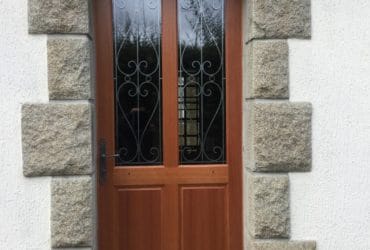 PORTE BOIS MODELE PECHE BOIS EXOTIQUE FINITION LASURE TROIS COUCHES AVEC GRILLES