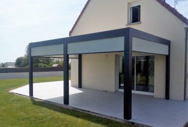 Installation par Renov'Habitat d'une pergola bioclimatique