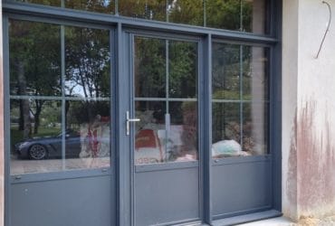 Installation d'une menuiserie type atelier fabriquée sur-mesure