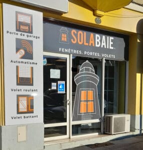 Facade du magasin de menuiseries Solabaie Compagnon Fenêtrier du Perigord