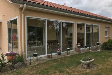 Baies vitrées aluminium Cosmos posées par votre installateur Solabaie Menuiserie Saint Romanaise