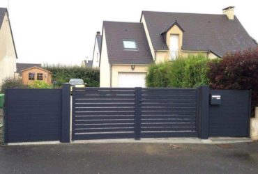 Portail battant électrique en alu gris anthracite et sa clôture