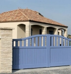 Portail en PVC de couleur bleue - Solabaie Saujon