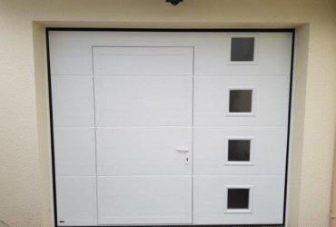 Porte de garage sectionnelle en alu avec portillon intégré
