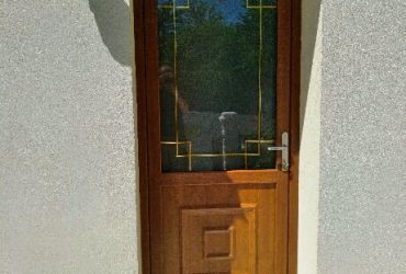 Porte d'entrée Mélilot en bois aspect Chêne doré posé par votre installateur Solabaie JDS Rénovation