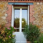 Porte-fenêtre bois blanche posée par votre installateur D'Eco Ouest à Chatou