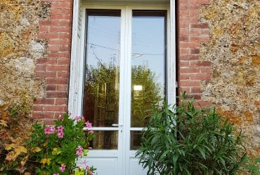 Porte-fenêtre bois blanche posée par votre installateur D'Eco Ouest à Chatou