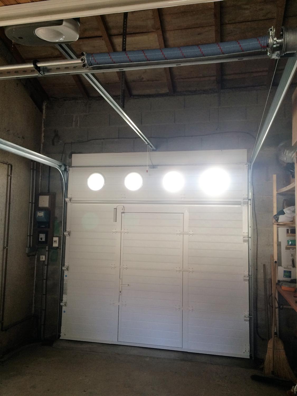 pose par solabaie niort d une porte de garage sectionnelle pose par solabaie niort d une porte de garage sectionnelle