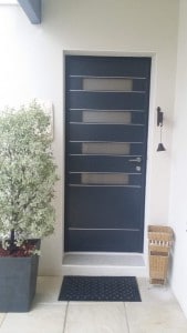 porte-entree-alu-monobloc-gris-anthracite-solabaie-rochefort