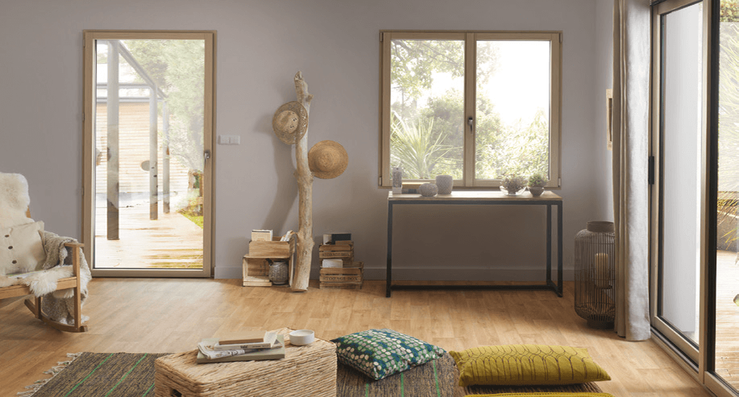 Ambiance chaleureuse et moderne avec des fenêtres SO' intérieur bois
