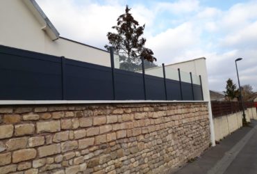 Clôture ALU gris anthracite avec parevent verre Asselin