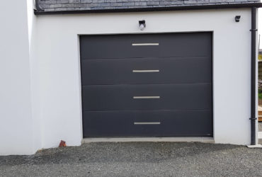 porte de garage sectionnelle motorisée gris anthracite