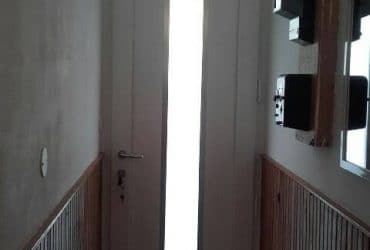 Rénovation d'une porte d'entrée par un porte Inula en PVC Solabaie