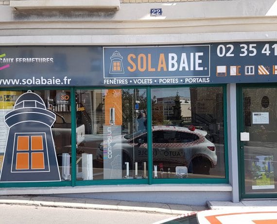 Façade du magasin de votre installateur Solabaie Le Havre, pour tous vos projets en neuf et en rénovation de fenêtres, portes, volets et portails