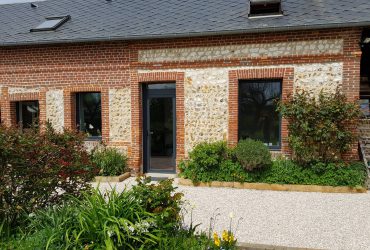 Chantier en rénovation avec des fenêtres SO intérieur PVC blanc et extérieur aluminium gris anthracite