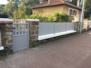 Portillon et clôture aluminium modèle Achillée installées sur une maison de Rozay-en-Brie par LMA
