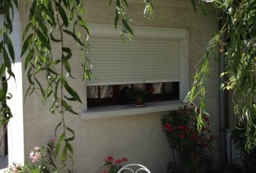 Volet roulant blanc Rénovation à enroulement extérieur installé par LMA à Noisy-le-Grand