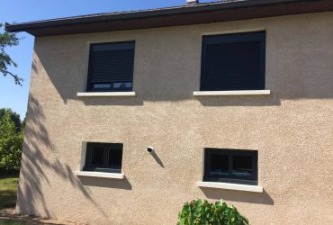 Fenêtres SO' installées par SV Réalisations, votre menuisier Solabaie dans le 71