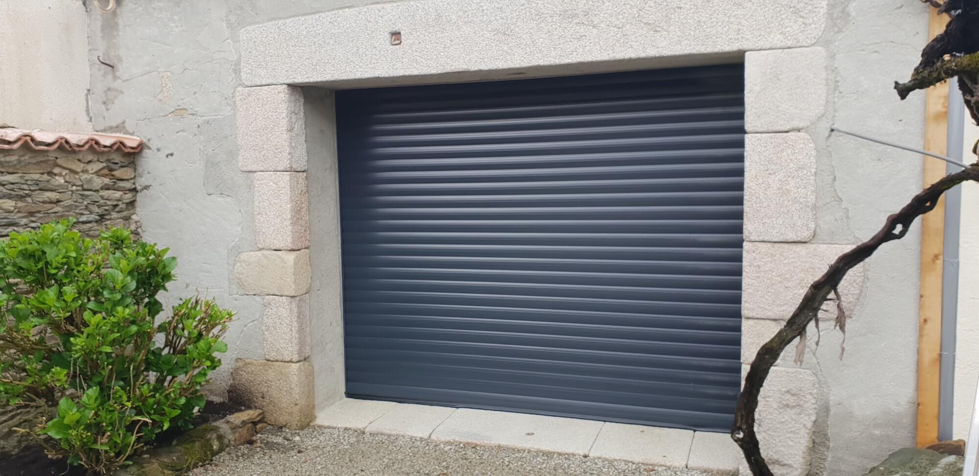 Tablier porte de garage enroulable aluminium lames 77 mm