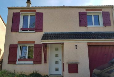 Réalisations de Solabaie Saint-Ouen-l'Aumône : Fenêtres PVC oscillo-battantes blanches à 2 vantaux et porte d'entrée PVC