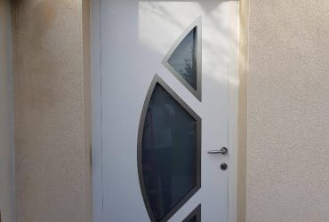 Réalisations de Solabaie Saint-Ouen-l'Aumône : Porte d'entrée aluminium monobloc blanche modèle Clark