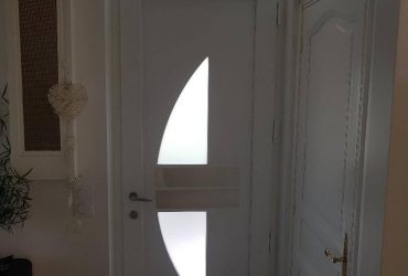 Réalisations Solabaie Saint-Ouen-l'Aumône : Installation d'une porte d'entrée PVC modèle Viorne et de son imposte vitrée