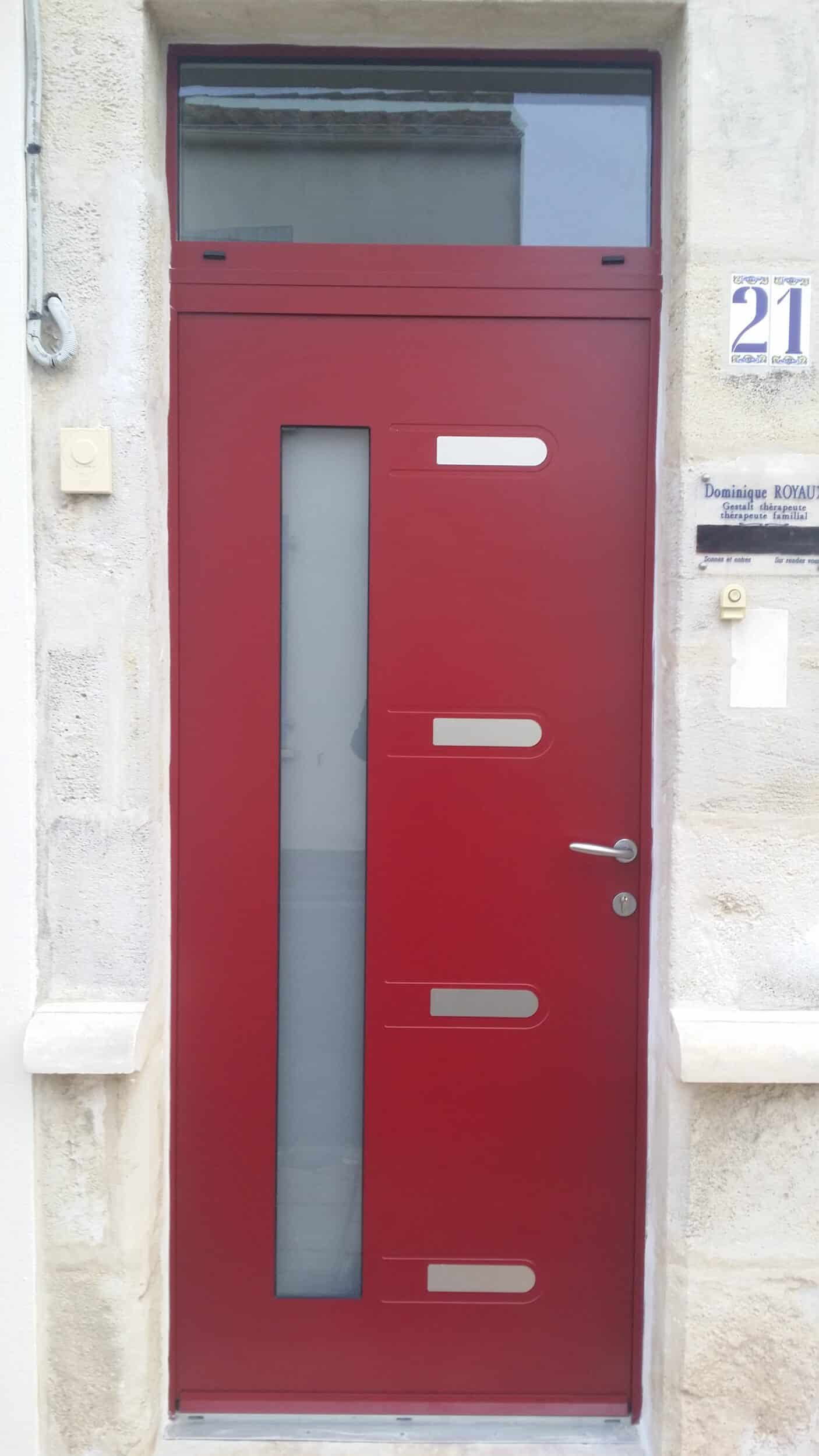 Pose d’une porte d’entrée dans le secteur de Tonnay Charente 17